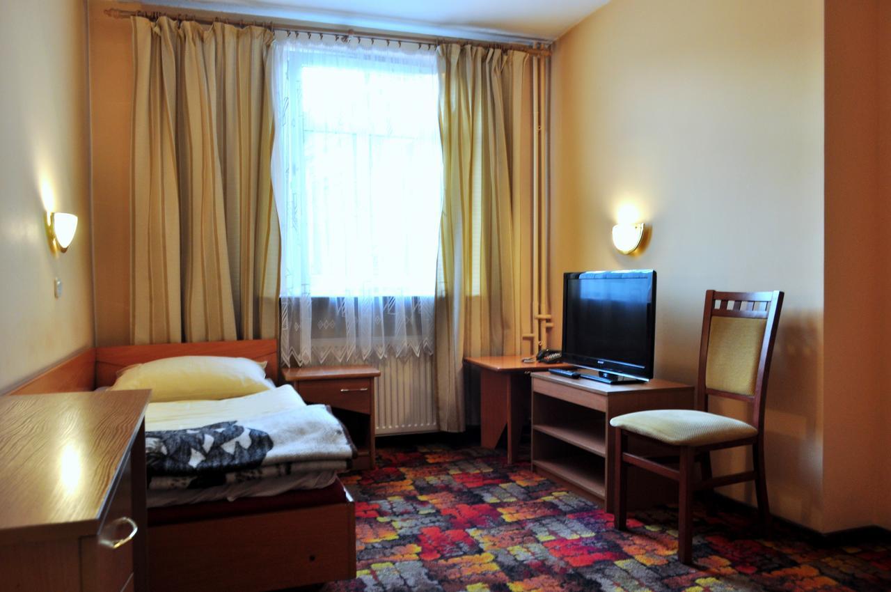 Bristol Economy Bed & Breakfast Bytom Exterior photo
